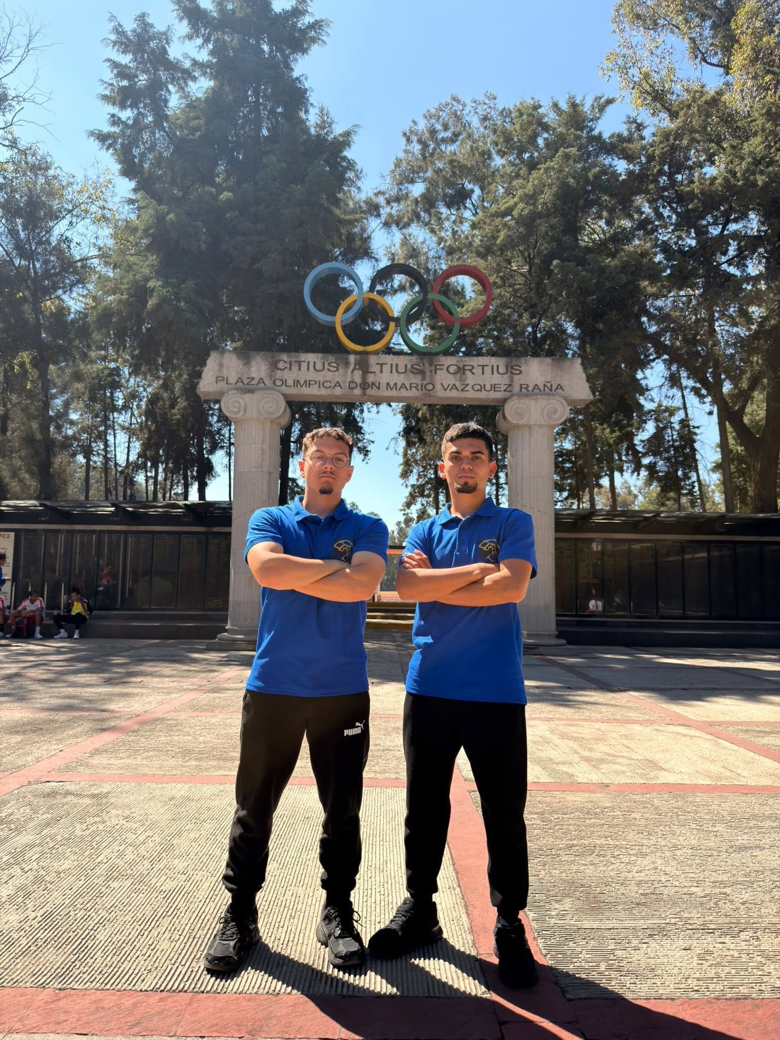 CARLOS Y KEMUEL REPRESENTÁNDONOS EN MÉXICO